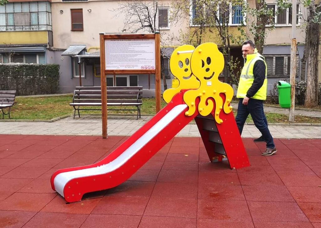 Loc de joacă reabilitat complet pe strada Avram Iancu din municipiul Târgoviște