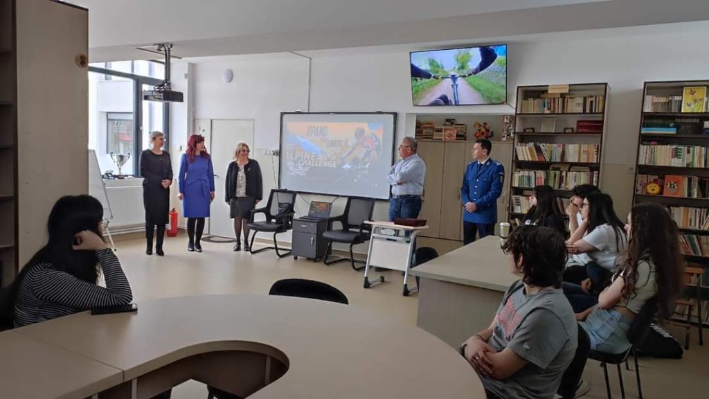 Jandarmul Dedu George Dragoș a primit din partea BikeXpert Racing Team, o diplomă de recunoștință pentru activitatea de voluntariat