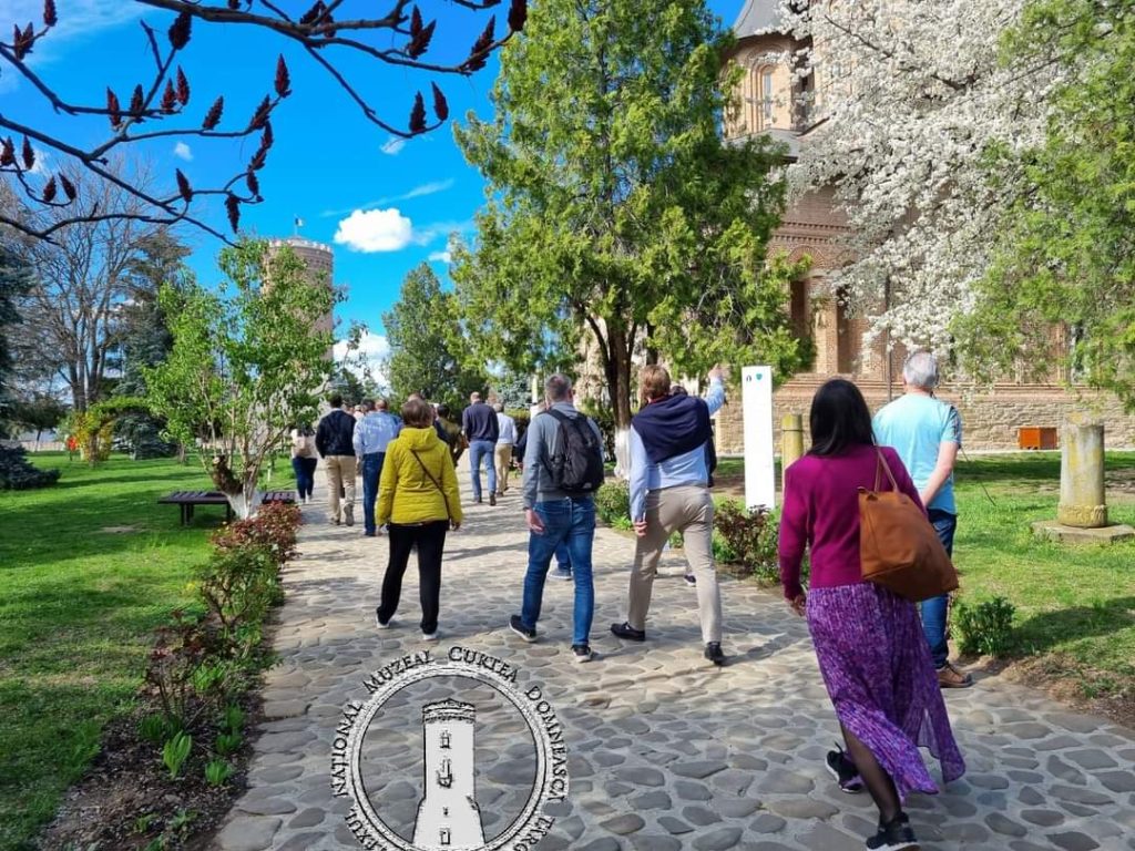 Complexul Muzeal „Curtea Domnească” lansează două campanii publice: „Obiecte și amintiri din comunism“ și „Școala de Cavalerie de la Târgoviște”,