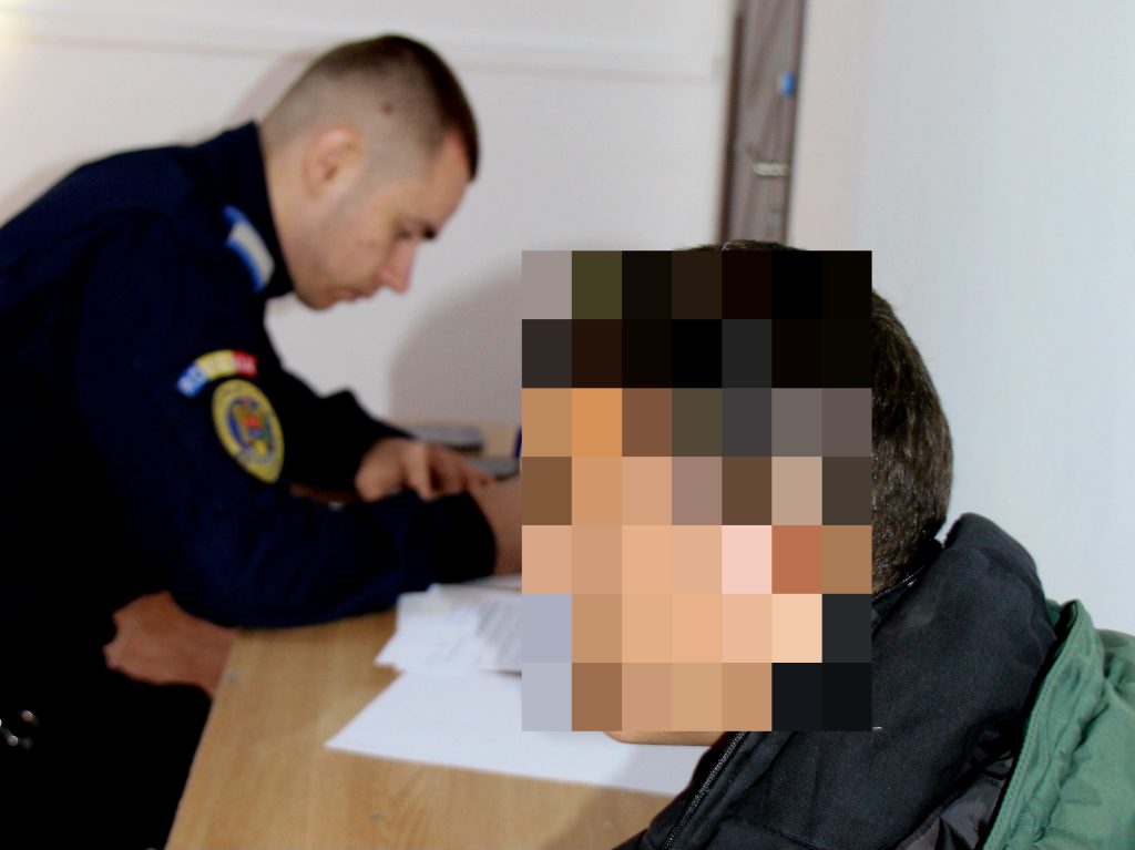 Jandarmii dâmbovițeni au depistat astăzi, 12 aprilie a.c., în imediata vecinătate a unei instituții de învățământ