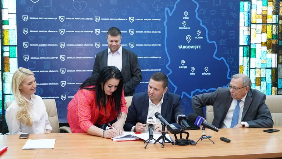 Președinte CJ Dâmbovița, Corneliu Ștefan a semnat contractele de finanțare pentru organizații implicate în activități sportive, sociale, de educație civică și de tineret