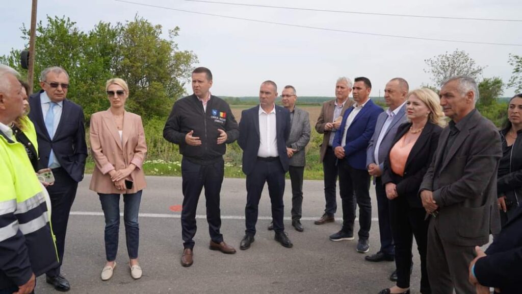 CJ Dâmbovița anunță  că au început lucrările de modernizare și pe DJ 720A Gura Ocniței-Adânca-Bucșani-Mărcești-Finta-Postrârnacu-DN1A