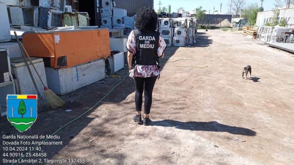 Comisarii de Mediu Dâmboviţa și poliţiştii Serviciului de Investigare a Criminalităţii Economice au descins la centrele de colectare deșeuri Comisarii Comisariatului Judeţean Dâmboviţa al Gărzii Naţionale de Mediu, împreună cu poliţiştii Serviciului de Investigare a Criminalităţii