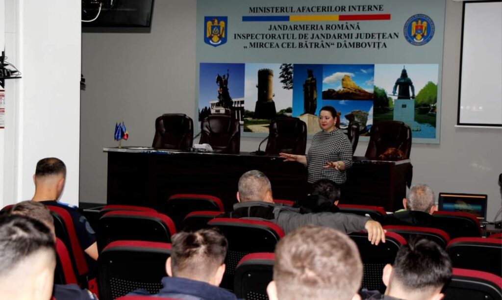 La Inspectoratul Județean de Jandarmi Dâmbovița, sesiune de instruire pe tema „Semne și simptome în consumul de droguri” La Inspectoratul Județean de Jandarmi Dâmbovița a avut loc o sesiune de instruire pe tema "Semne și simptome în consumul de droguri.