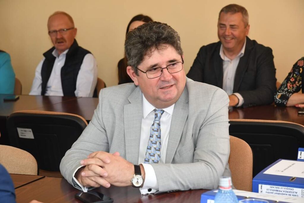 Primarul orașului Răcari, Marius Caravețeanu, și  echipa  sa de consilieri locali de la PNL, și-au depus candidaturile pentru un nou mandat. 