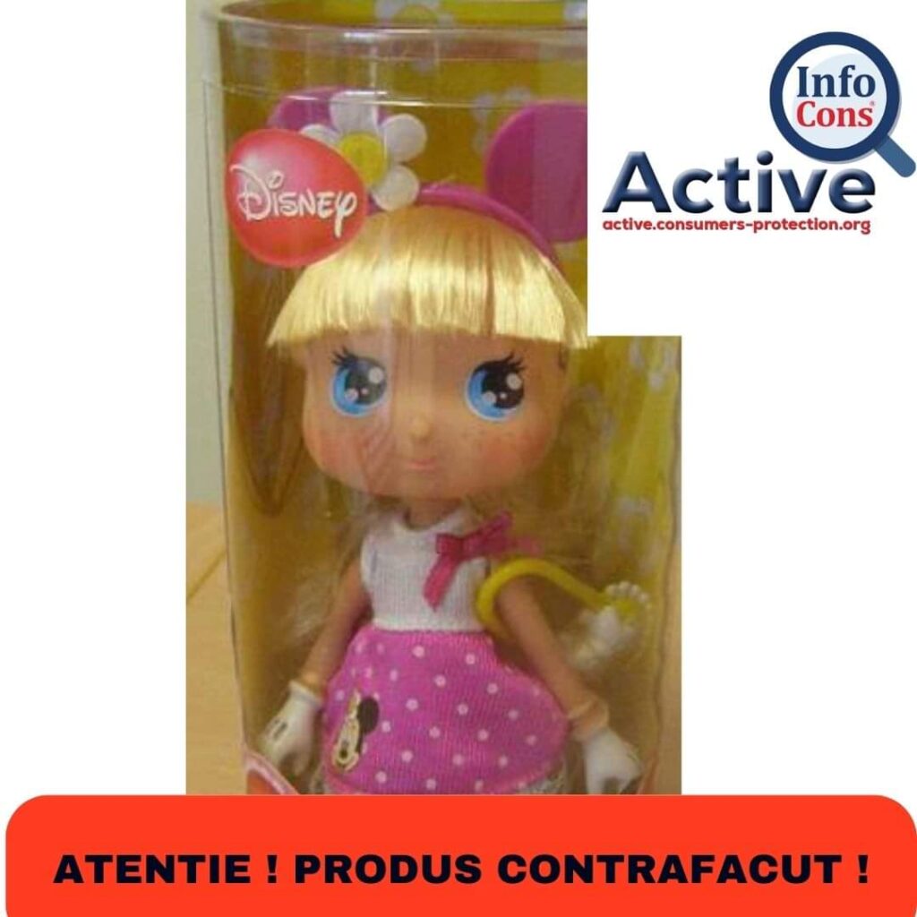 O noua alertă InfoCons: Produs contrafăcut! O noua alertă InfoCons: Produs contrafăcut, este vorbs dedpre o păpușă de plastic în rochie roz și albă. Partea din față