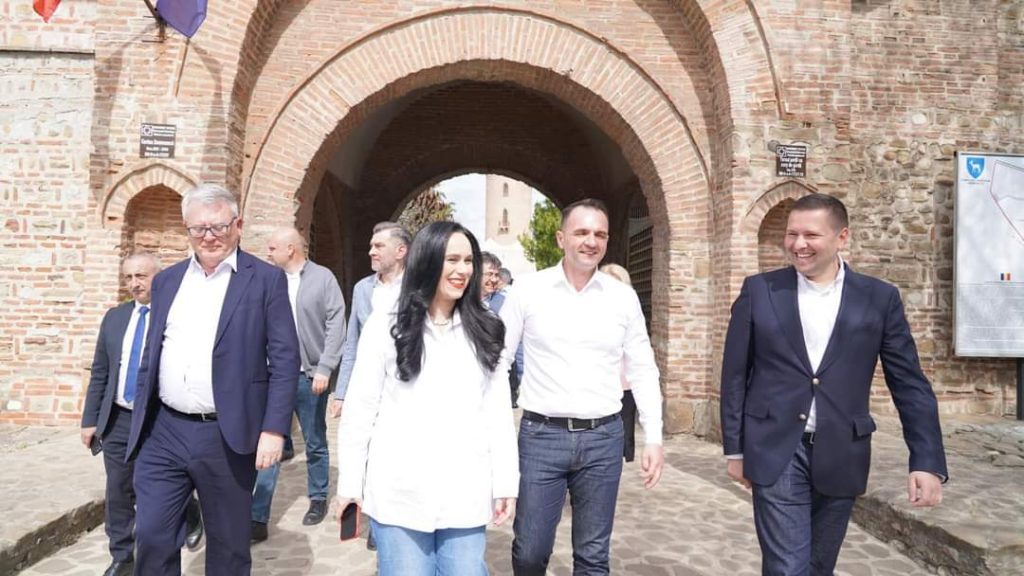 Pentru PSD Dâmbovița fiecare voce contează și fiecare opinie este importantă, mai ales a tinerilor Pentru PSD Dâmbovița fiecare voce contează și fiecare opinie este importantă, mai ales a tinerilor care au tot dreptul să știe ce le rezervă viitorul.