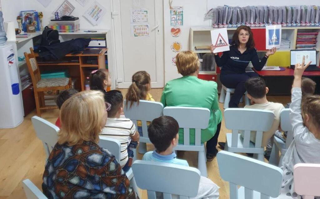 Școala Siguranței Tedi în unitățile școlare dâmbovițene Școala Siguranței Tedi în unitățile școlare dâmbovițene, pe parcursul săptămânii, elevii din clasa a I-a din cadrul școlilor