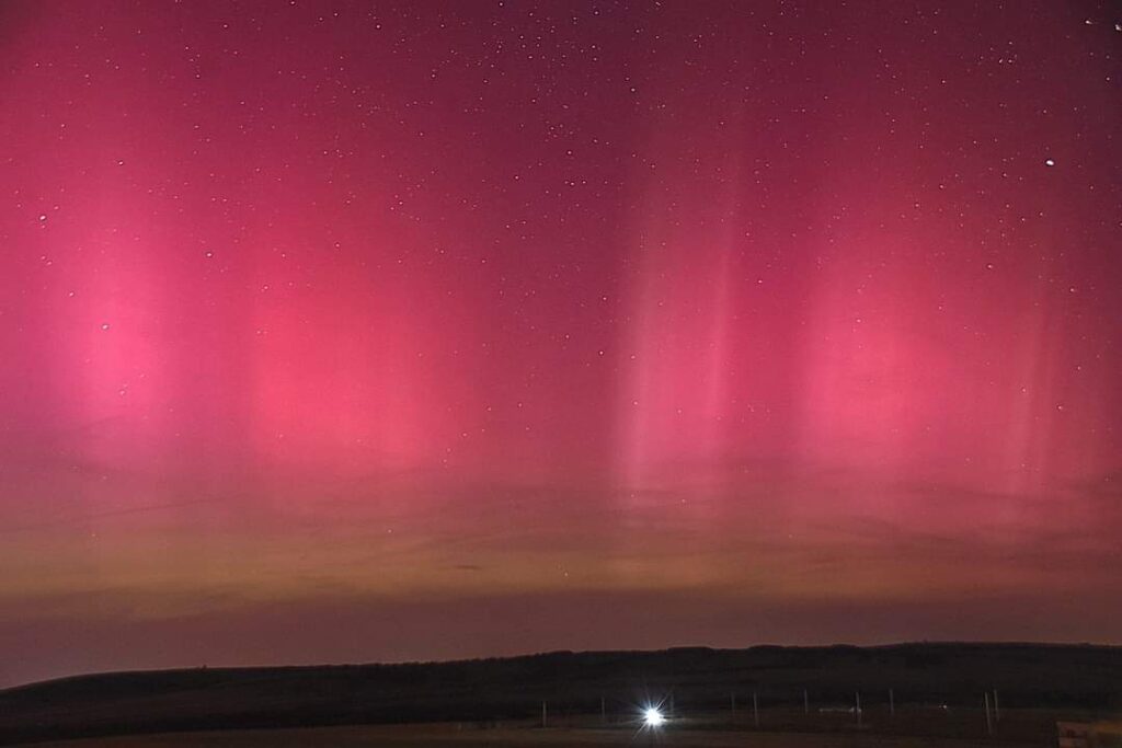 Aurora boreală, fenomen istoric pe cerul României, inclusiv la Târgoviște, noaptea trecută 