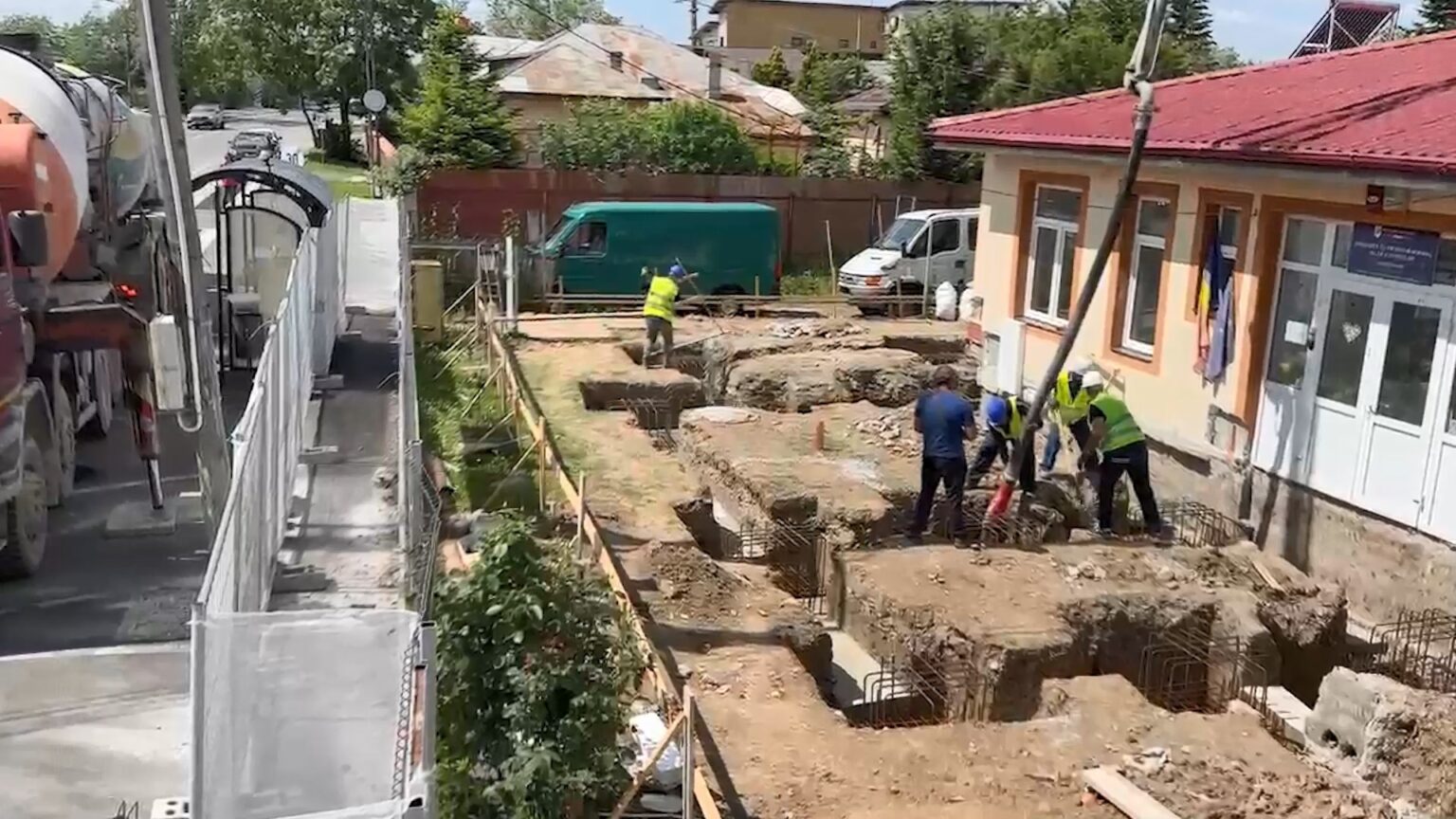 Se lucrează la extinderea Grădiniței Valea Voievozilor. VIDEO