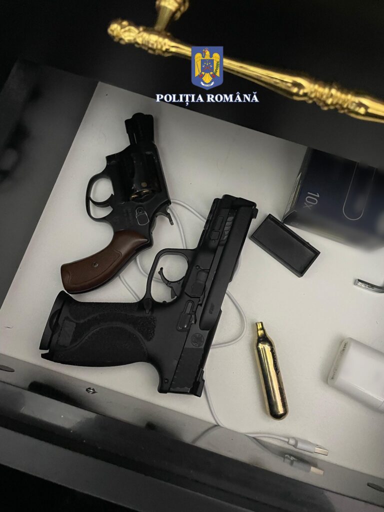 Percheziții la Racovița, comuna Bucșani, la  data de 30 aprilie a.c., polițiștii din cadrul Serviciului Arme, Explozivi și Substanțe Periculoase
