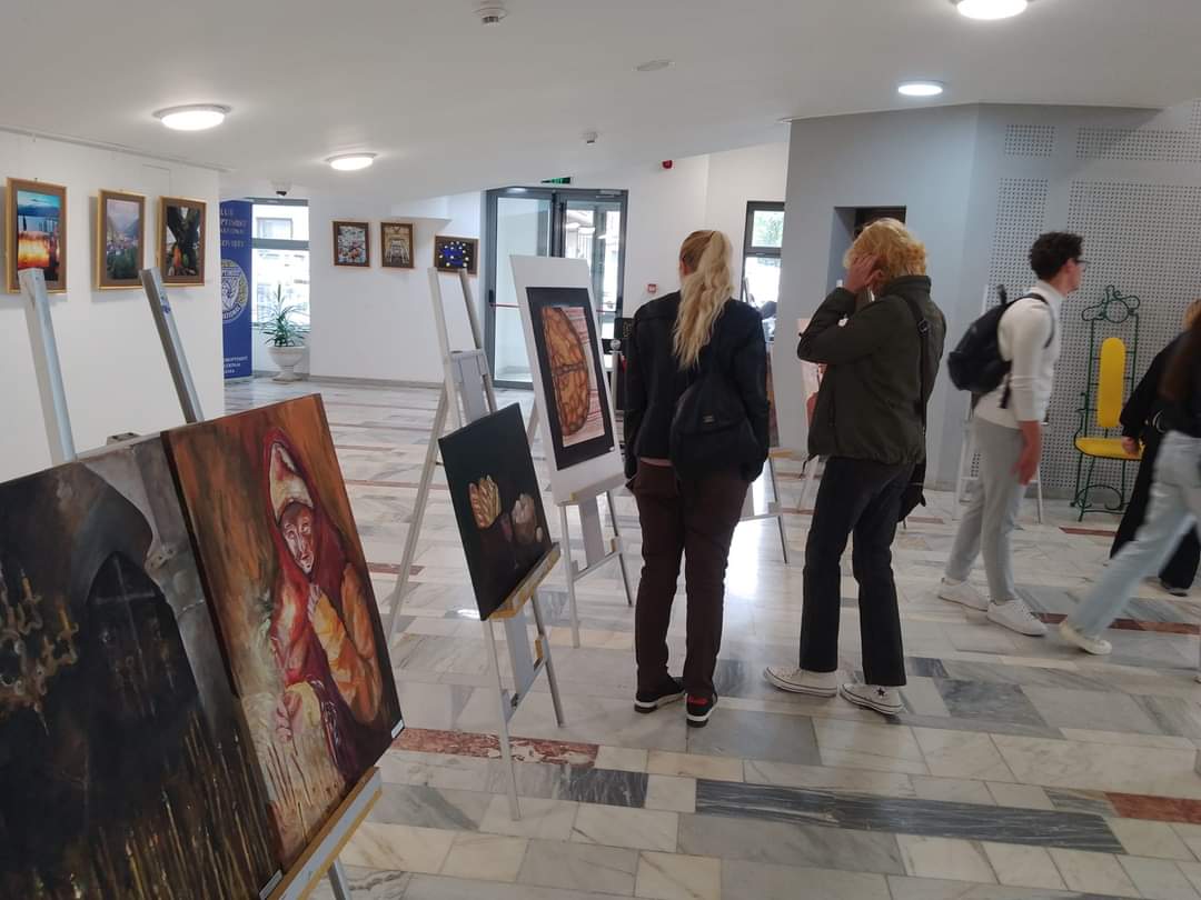 Expoziția de pictură prezentată la Cinema Independența, în perioada 30 aprilie-14 mai 2024 a fost organizată la inițiativa