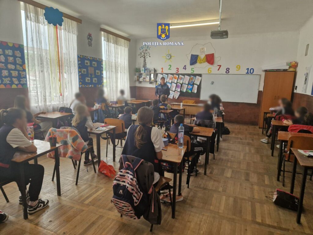 Polițiștii de la Biroul Siguranță Școlară din județul Dâmbovița au desfășurat o serie de sesiuni informativ-preventive în mai multe școli gimnaziale și licee. 