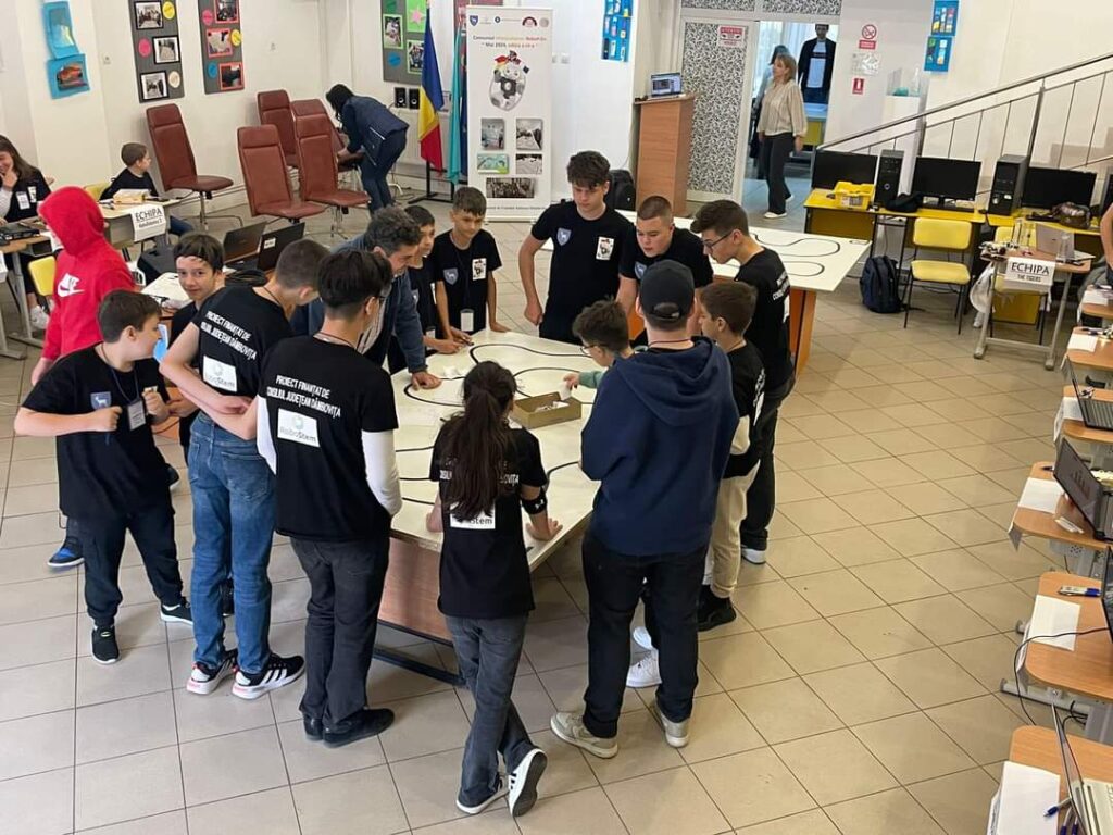 La Târgoviște a avut loc Concursul Interjudețean de Robotică „RoboFrEn”, la Școala „Coresi"