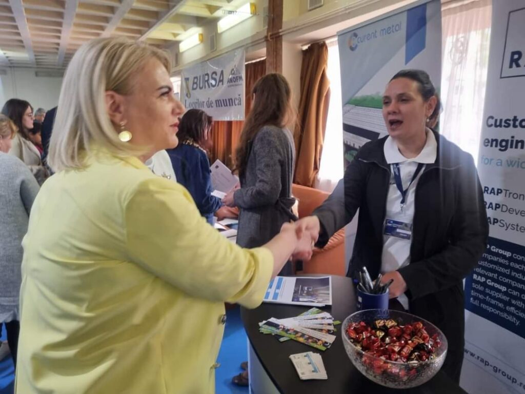 La Bursa Generală a Locurilor de Muncă de la Târgoviște, participă 42 de companii  care oferă 439 de locuri de muncă, vineri