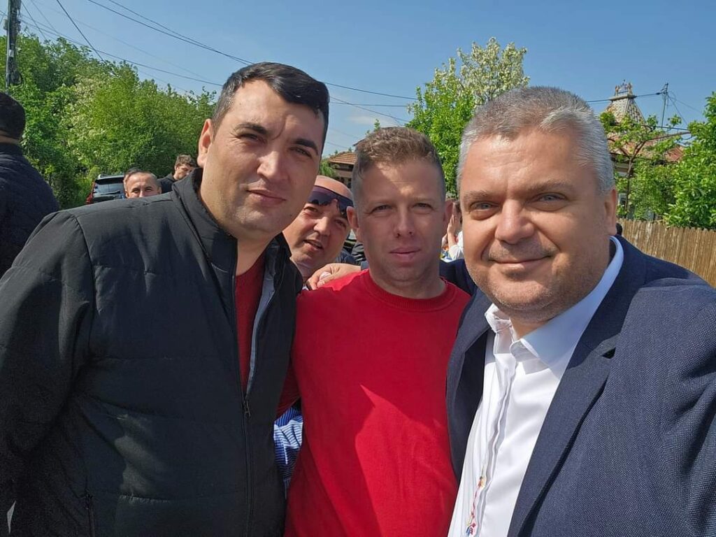 Tradiția Ciocnitului Ouălelor Continuă la Gura Foii în Ziua de Paște În satul pitoresc Gura Foii, tradiția este mai mult decât un simplu cuvânt - este un angajament de a păstra obiceiurile