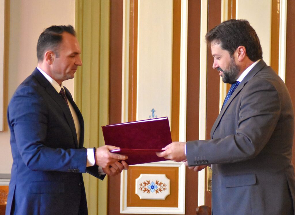 Noi perspective de cooperare între Târgoviște și Tomar: Întâlnire de succes între primarii celor două orașe Noi perspective de cooperare între Târgoviște și Tomar: Întâlnire de succes între primarii celor două orașe