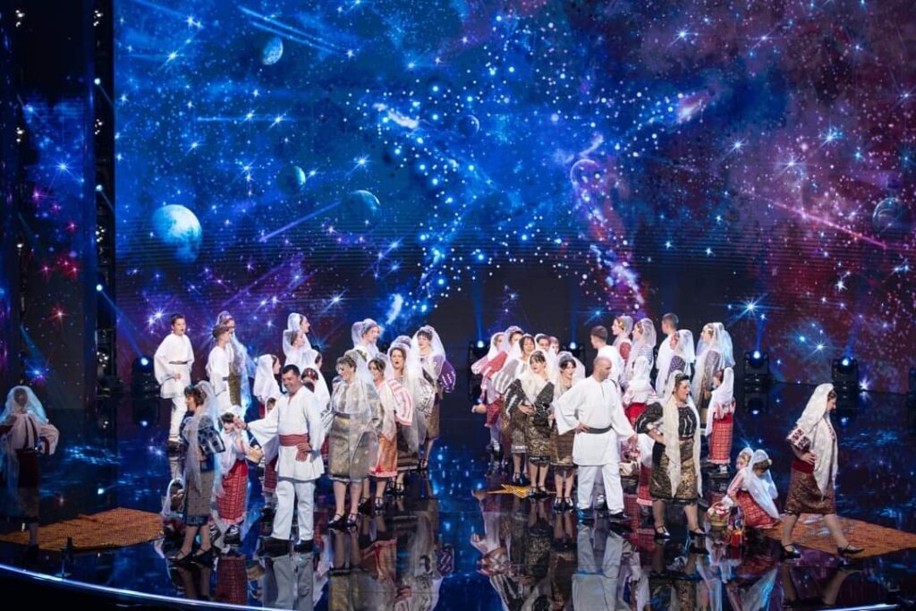 În această seară, Ansamblul "Floril -Malu cu Flori " va face spectacol de zile mari la " Românii au talent"