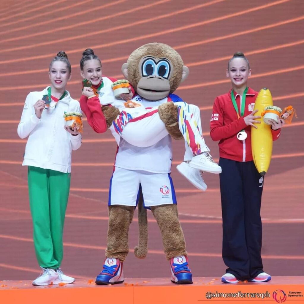 România strălucește la Campionatele Europene de Gimnastică Ritmică România strălucește la Campionatele Europene de Gimnastică Ritmică, Amalia Lică a cucerit trei medalii de aur în finalele pe obiecte ale junioarelor
