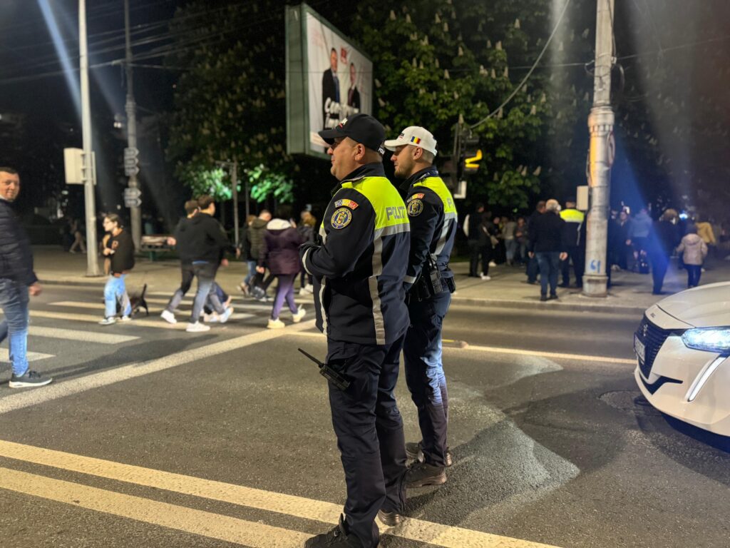 Polițiștii dâmbovițeni au fost prezenți în stradă cu ocazia evenimentului unic în țară “Calea Luminii”