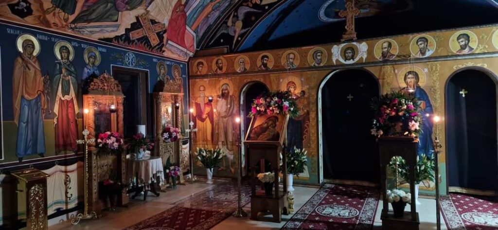 Joia Mare din Săptămâna Patimilor: Denia celor 12 Evanghelii și tot astăzi se scoate Sfanta Cruce în naosul Bisericii. 