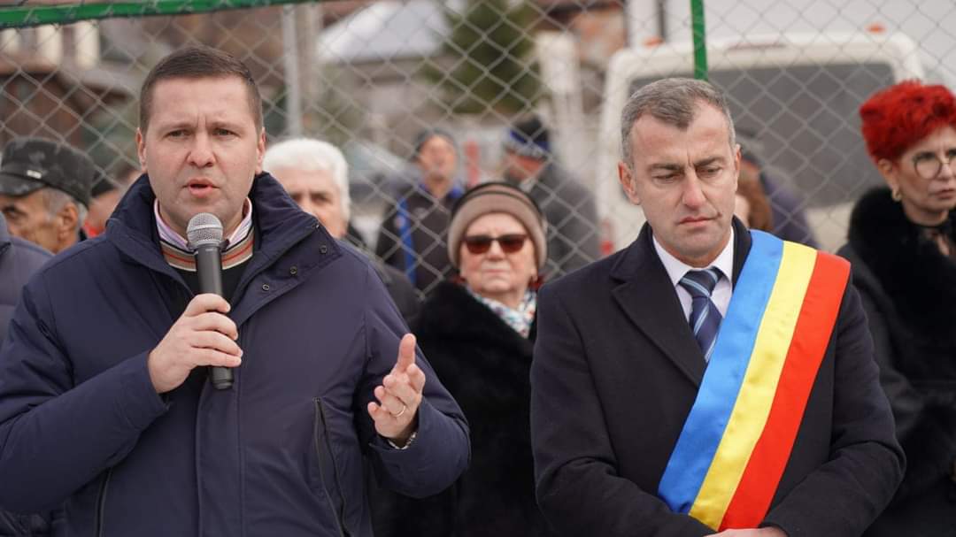 În comuna Moroeni vor începe lucrările de extindere a rețelei de apă și apă uzată în localitate, una dintre cele mai mari