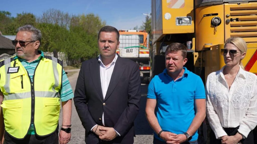 Comuna Ocnița are în derulare proiecte majore pentru dezvoltarea comunității  Comuna Ocnița are în derulare proiecte majore pentru dezvoltarea comunității, investiții atrase de primarul Eduard Barcău, completate