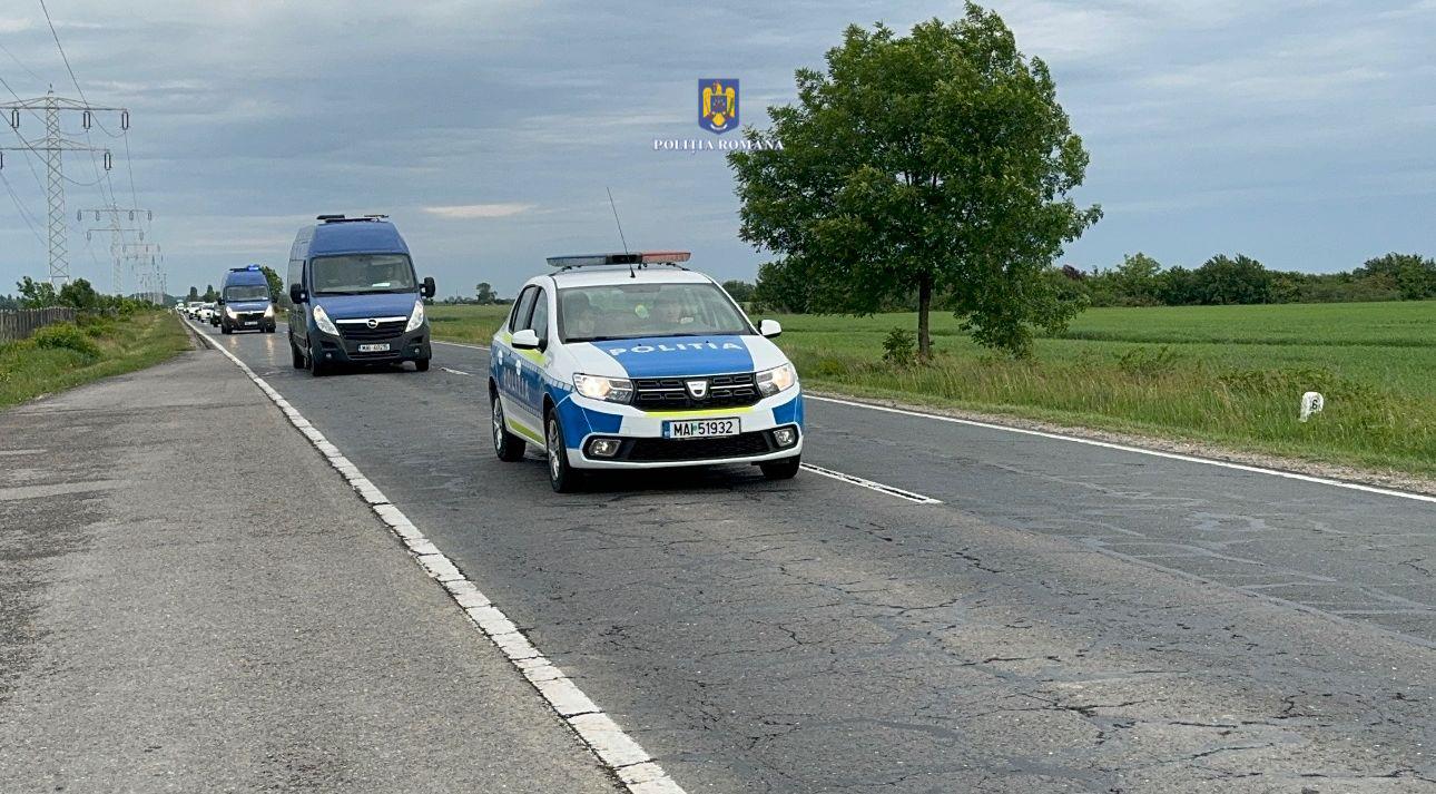 Percheziții la Bălteni, în această dimineață, 17 mai, polițiștii din cadrul Inspectoratului de Poliție Județean Dâmbovița efectuează patru controale economice, în satul Bălteni.