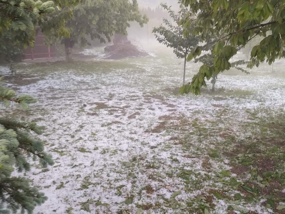 AVERTISMENTUL METEOROLOGILOR: Vremea se mai încălzește dar este risc mare de ploi și furtuni AVERTISMENTUL METEOROLOGILOR: Vremea se mai încălzește dar șansele de ploi și furtuni sunt foarte mari