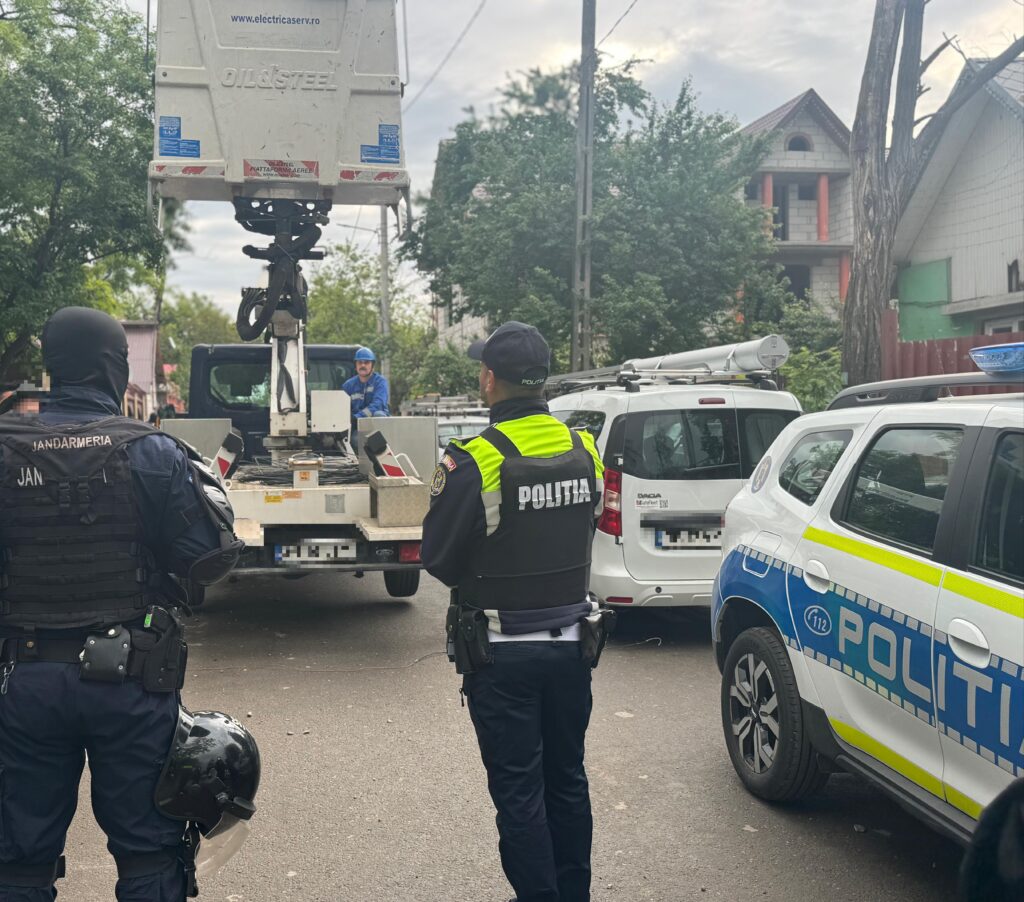 28 de case din Bălteni, racordate ilegal la rețeaua electrică 28 de case din Bălteni, racordate ilegal la rețeaua electrică, asta au depistat polițiștii în urmă unor percheziții.