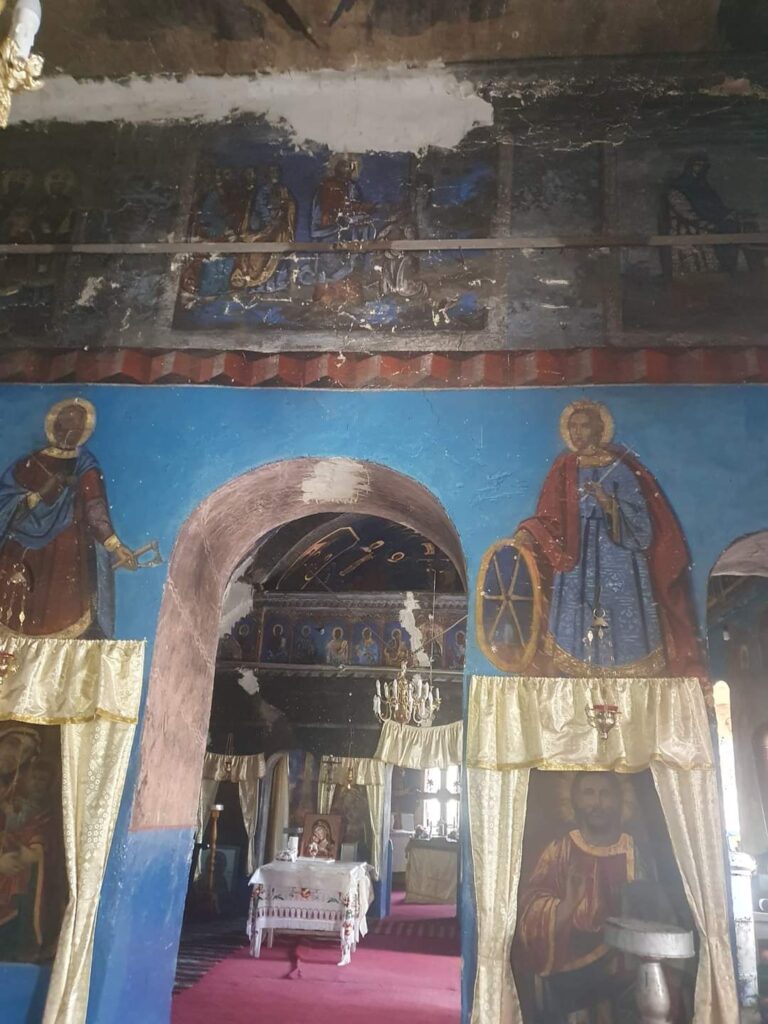 A început Săptămâna Luminată, slujbele din Săptămâna Luminată se țin cu Ușile Împărătești larg deschise, simbolizând ușa deschisă de la mormântul Mântuitorului.