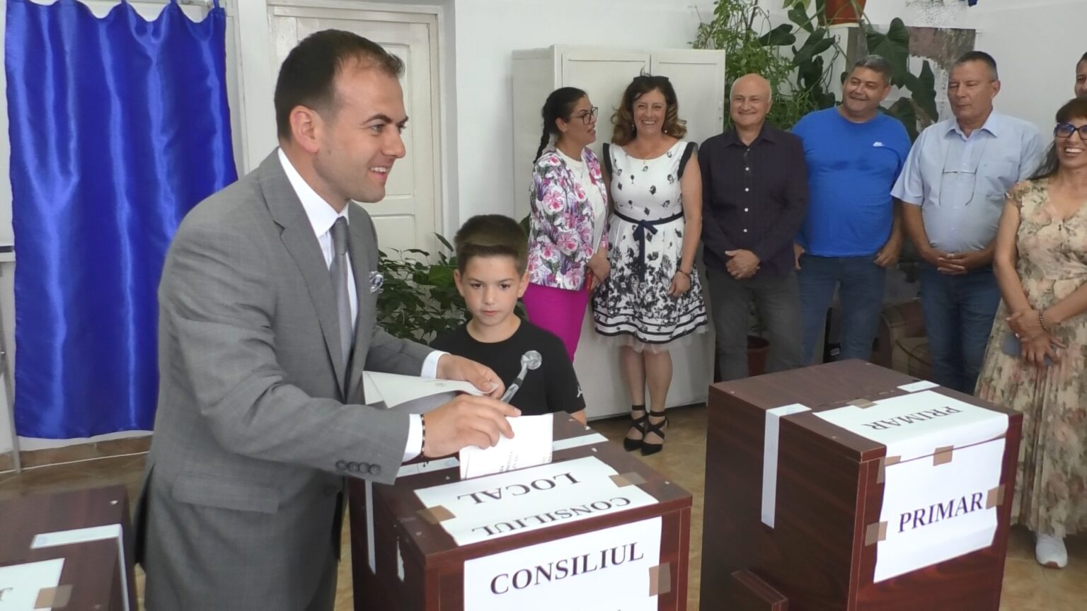 Primarul comunei Răzvad, Emanuel Spătaru, a votat pentru continuarea dezvoltării comunei și a proiectelor la nivelul întregului județ Dâmbovița.