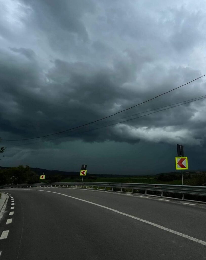 ALERTĂ METEO: Temperaturi foarte mari urmate de vijelii puternice