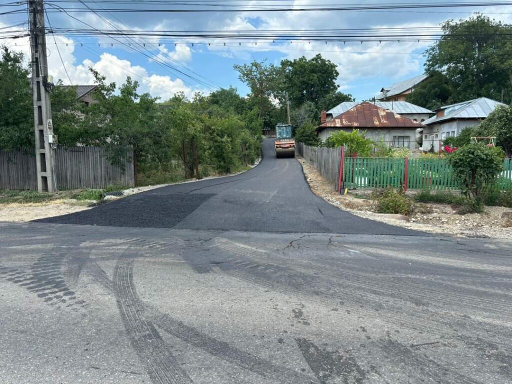 Primăria Răzvad anunță că au fost asfaltate alte două străzi: Dispensar și tronsonul Lunca