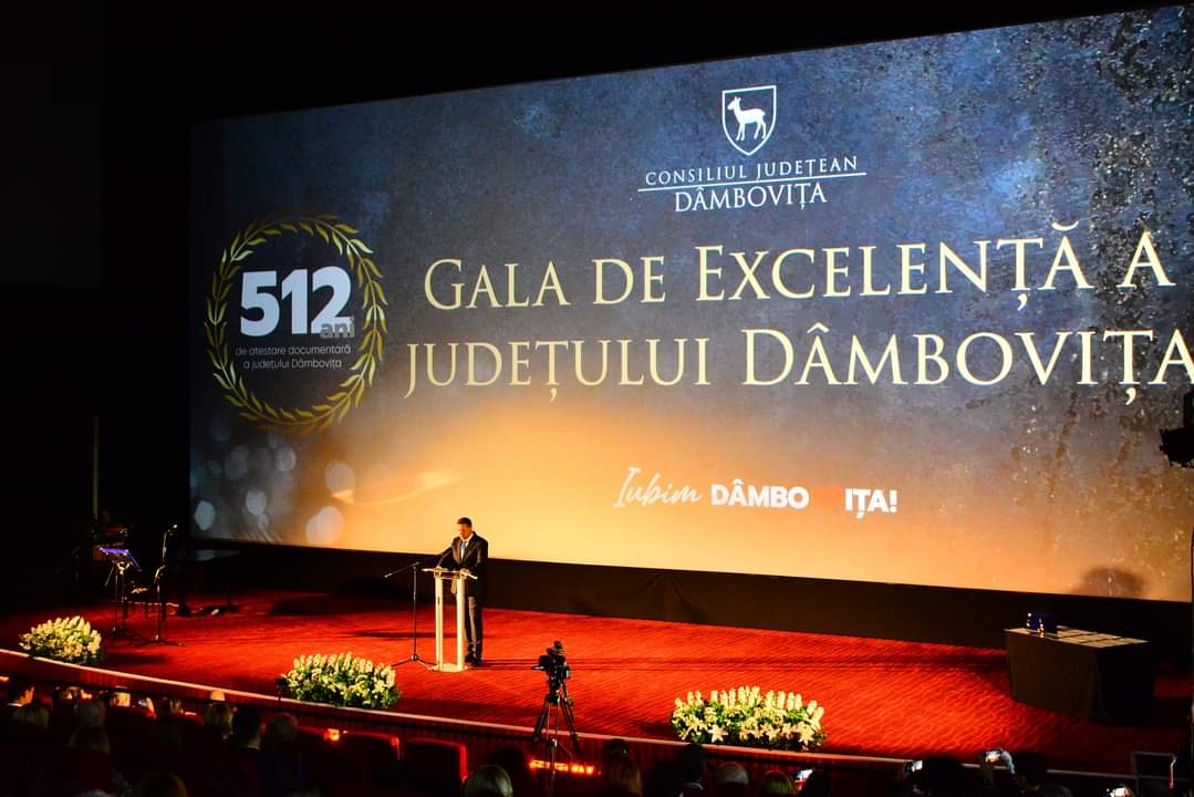 "Gala de Excelență a județului Dâmbovița" a fost o seară minunată, plină de recunoaștere și apreciere pentru reușitele și contribuțiile remarcabile ale locuitorilor din județul Dâmbovița.