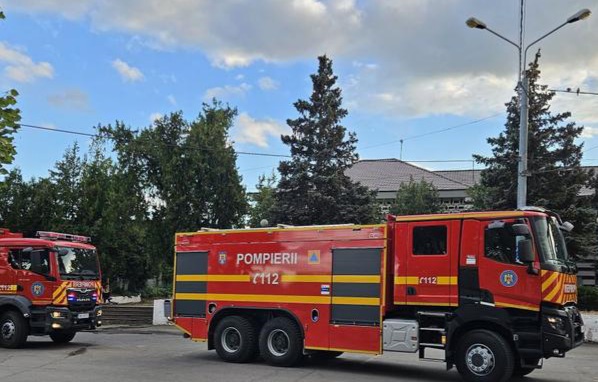 Incendiu produs la un container de depozitare gunoi menajer în centrul vechi al municipiului Târgoviște, astăzi,în jurul orei 10:34, pompierii au fost solicitați să intervină .
