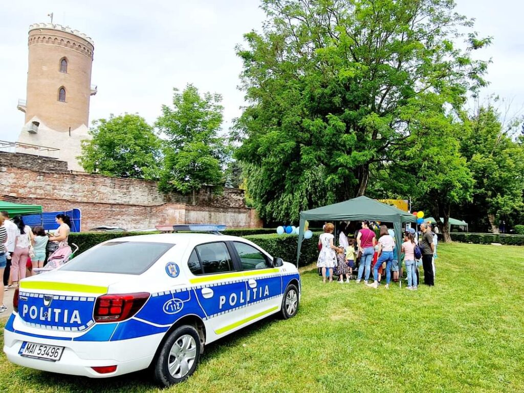 Explorând lumea instituțiilor de siguranță: Copiii au avut o zi minunată la "Orășelul copiilor" din Parcul Chindia