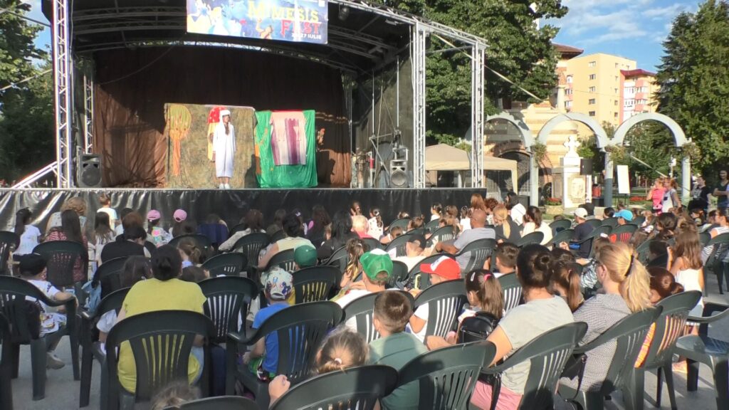 O seară plină de magie și distracție pentru toți copiii , într-o atmosferă plină de farmec și bucurie, a avut loc a treia seară de poveste la Festivalul
