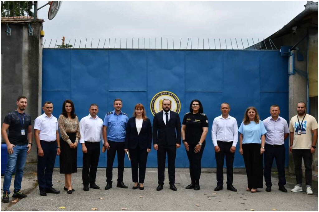 Penitenciarul Mioveni se evidențiază ca un model de bune practici, inovație și eficiență. Sub conducerea comisarului de poliție penitenciară Patric Daniel Ghebaru, această instituție a demonstrat că schimbarea poate fi o oportunitate extraordinară de creștere și dezvoltare.