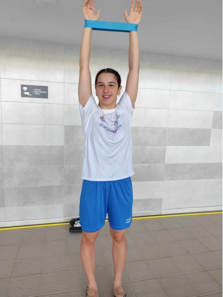 Andreea Văcaru, înotătoarea de la CS Târgoviște, a reușit o performanță remarcabilă la Cupa României la înot în bazin Andreea Văcaru, înotătoarea de la CS Târgoviște, a reușit o performanță remarcabilă la Cupa României la înot în bazin de 50 de metri pentru seniori