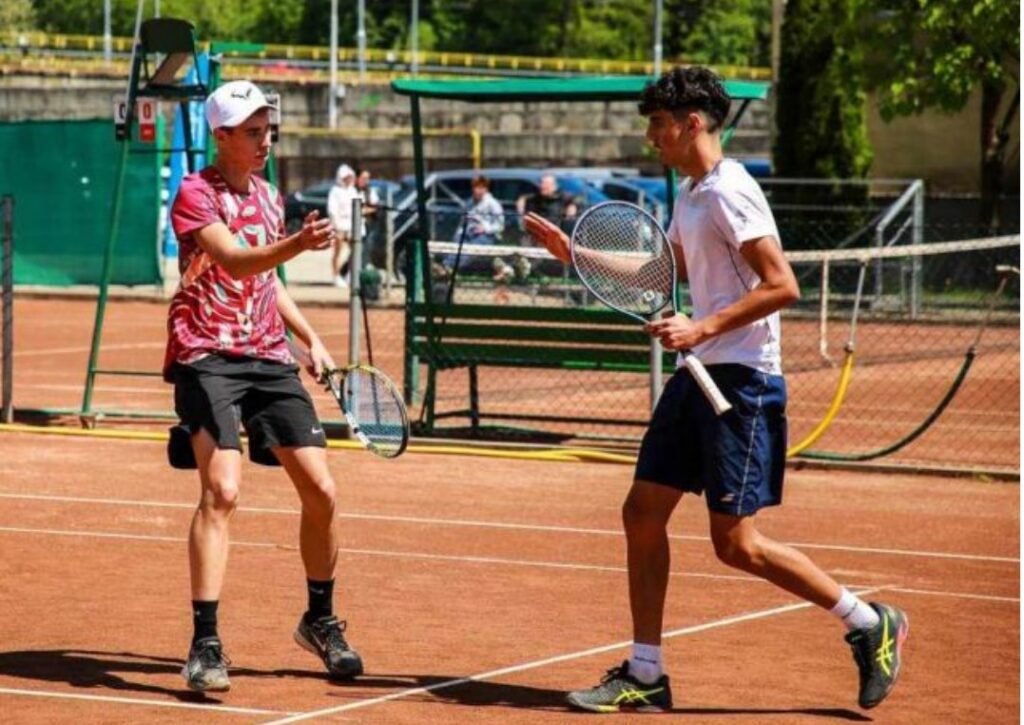 Tenismenul Cezar Papoe de a obținut un rezultat notabil la turneul ITF WTT J100 Tenismenul Cezar Papoe a obținut un rezultat notabil la turneul ITF WTT J100 găzduit de orașul Timișoara în primele zile din luna iulie.