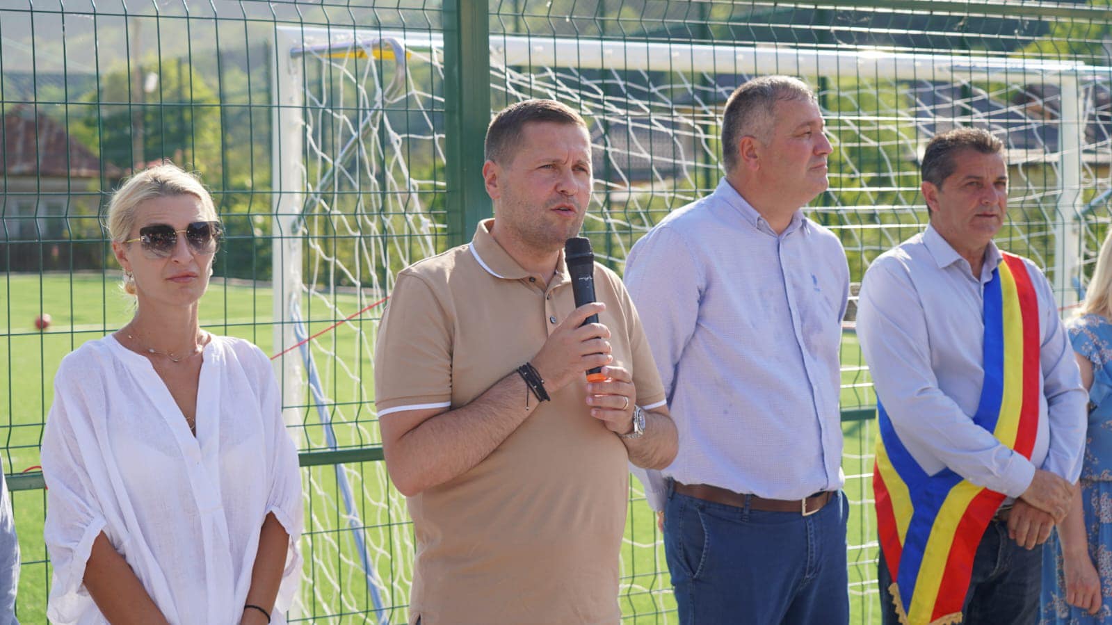 Consiliul Județean Dâmbovița a finalizat o investiție importantă în comuna Bărbulețu, un teren de sport multifuncțional.