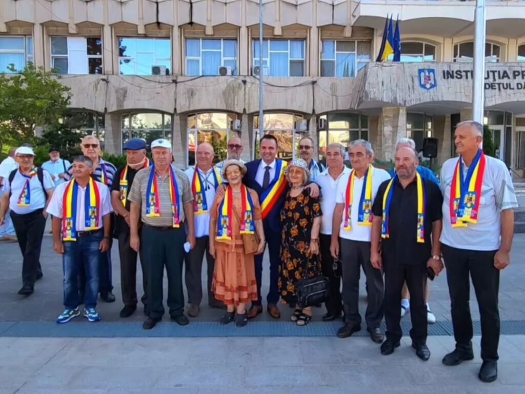 Primarul municipiului Târgoviște, Daniel Cristian Stan, a participat la manifestările organizate cu ocazia Zilei Imnului Național Primarul municipiului Târgoviște, Daniel Cristian Stan, a participat la manifestările organizate cu ocazia Zilei Imnului Național în Piața Tricolorului din Târgoviște