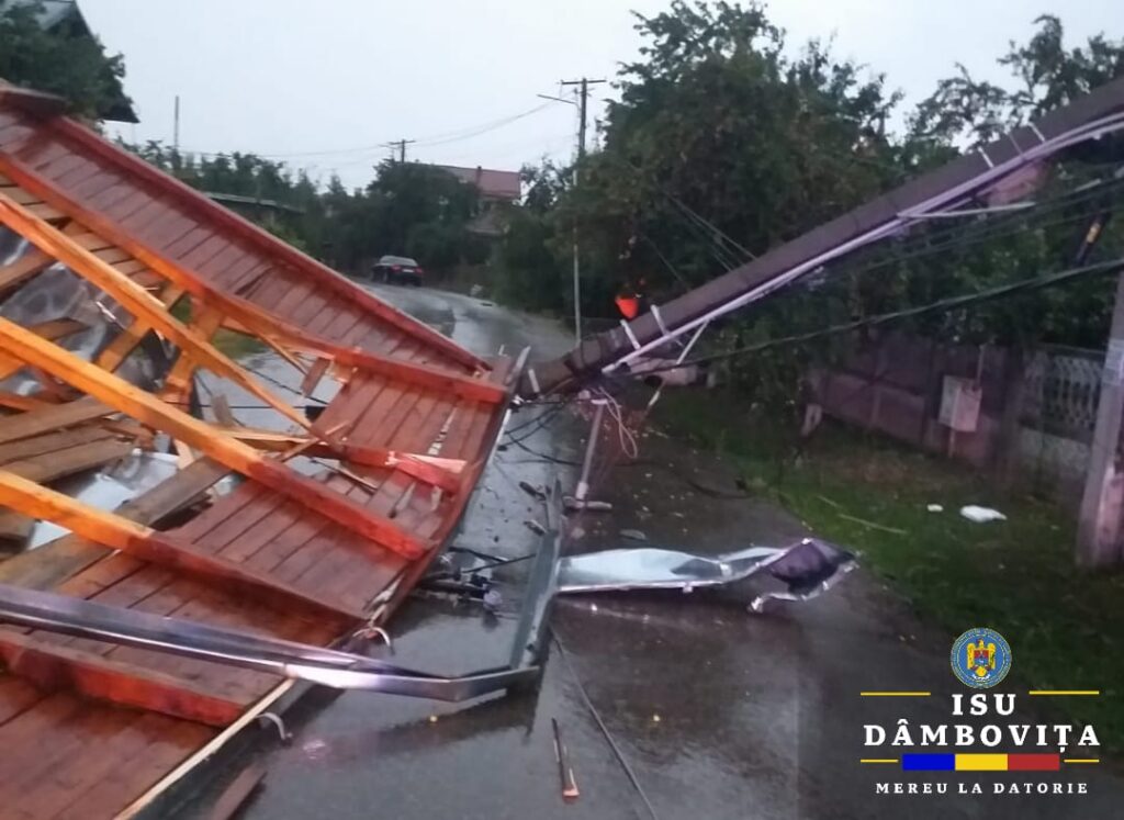 Furtuna s-a dezlănțuit în sudul județelui Dâmbovița, forțele Inspectoratului pentru Situații de Urgență Basarab I al județului Dâmbovița