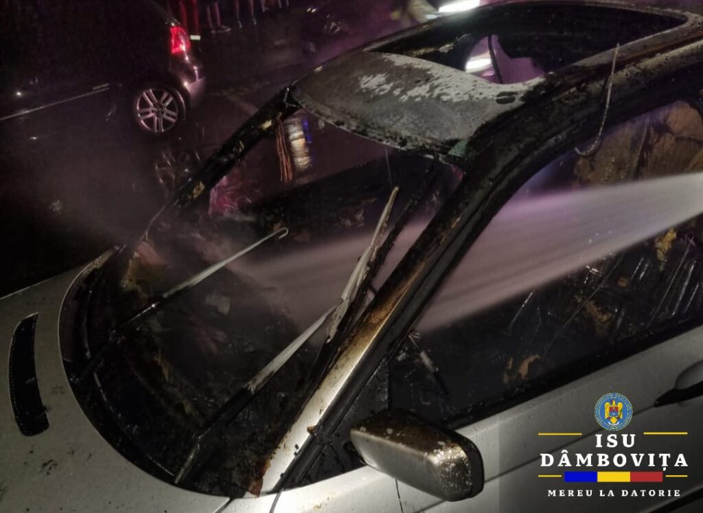 Incendiu produs la un autoturism în municipiul Târgoviște, pe strada Vlad Țepeș, noaptea trecută,  în jurul orei 03:43, pompierii au fost solicitați să intervină.