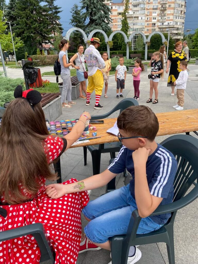 Festivalul, organizat de Consiliul Județean Dâmbovița prin Centrul Județean de Cultură Dâmbovița, în parteneriat cu Teatrul "Odiseu" Târgoviște