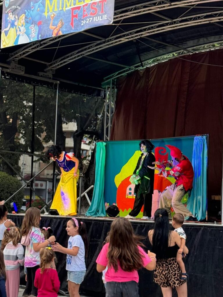 Festivalul, organizat de Consiliul Județean Dâmbovița prin Centrul Județean de Cultură Dâmbovița, în parteneriat cu Teatrul "Odiseu" Târgoviște