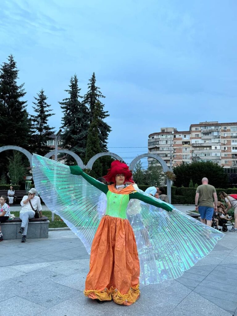 Festivalul, organizat de Consiliul Județean Dâmbovița prin Centrul Județean de Cultură Dâmbovița, în parteneriat cu Teatrul "Odiseu" Târgoviște