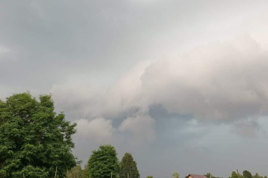 ATENȚIE! Caniculă în prima parte a zilei iar după-amiază PLOI, VIJELII ȘI GRINDINĂ, în județul Dâmbovița.