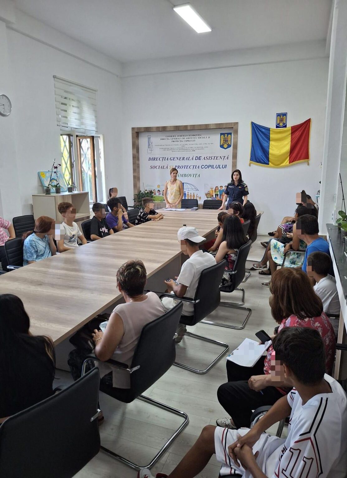 Polițiștii dâmbovițeni au desfășurat acțiuni de prevenire a traficului de persoane Polițiștii dâmbovițeni au desfășurat acțiuni de prevenire a traficului de persoane, în perioada 15-17 iulie a.c.